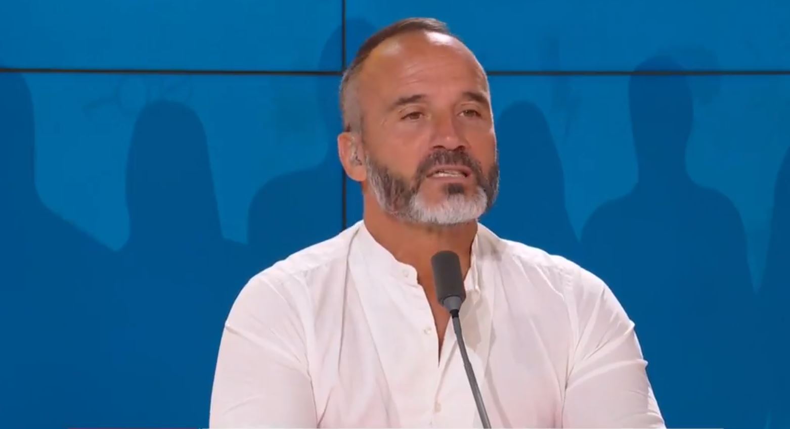 Eric Di Meco s’agace sur les hymnes : “Pourquoi tu n’envoies pas un disque ? Tout simplement !”