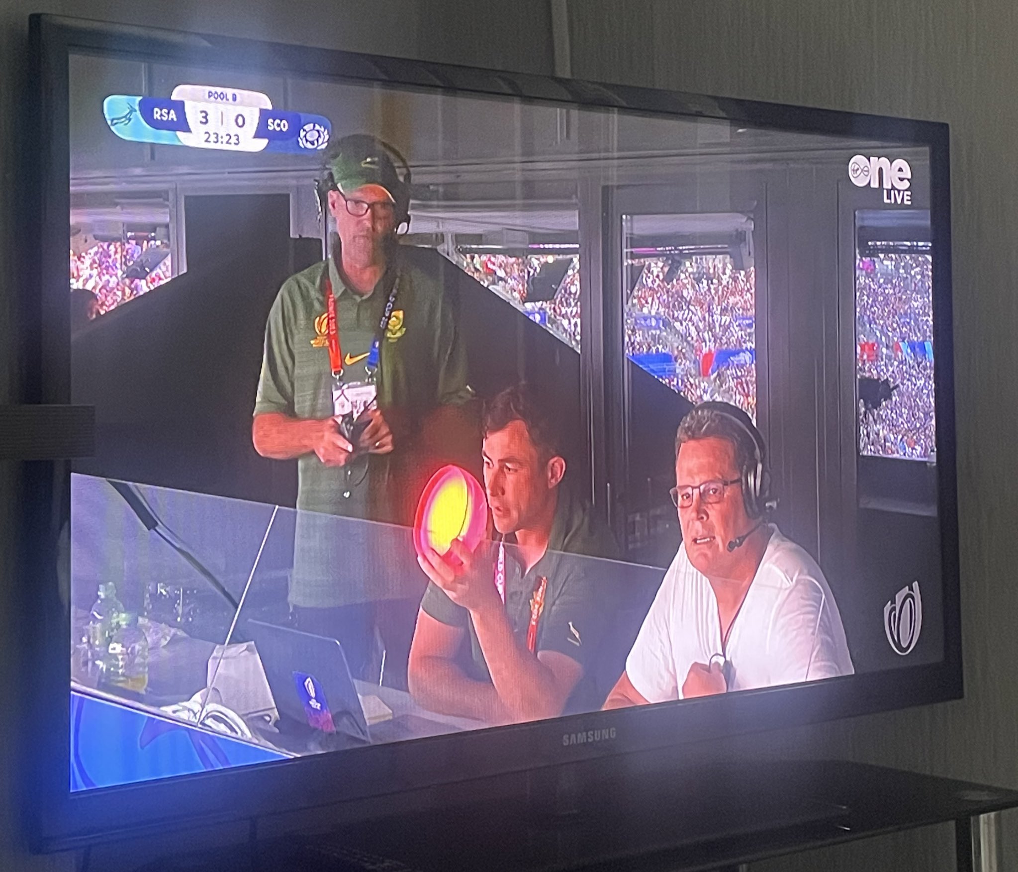 Jacques Nienaber explique pourquoi le staff Sud-Africain utilise des signaux lumineux en plein match