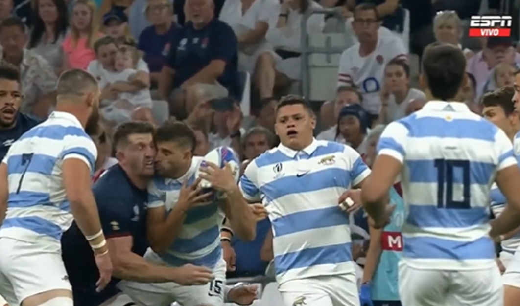 VIDEO : Polémique autour du carton rouge écopé par Tom Curry, infligé par Matthieu Raynal !