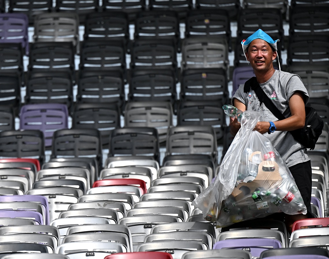 Exemplaires, les supporters Japonais ont nettoyé les tribunes du Stadium de Toulouse !