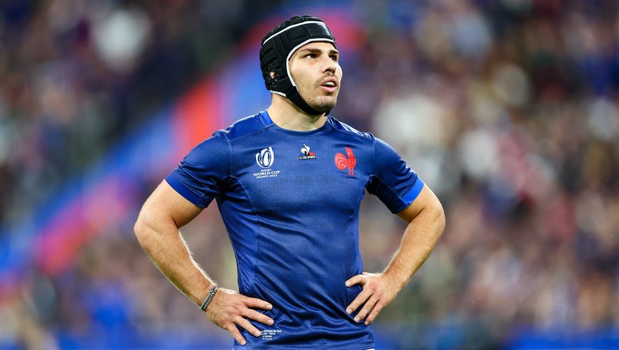 On sait pourquoi Antoine Dupont a porté un casque qui ne protégeait pourtant pas sa fracture