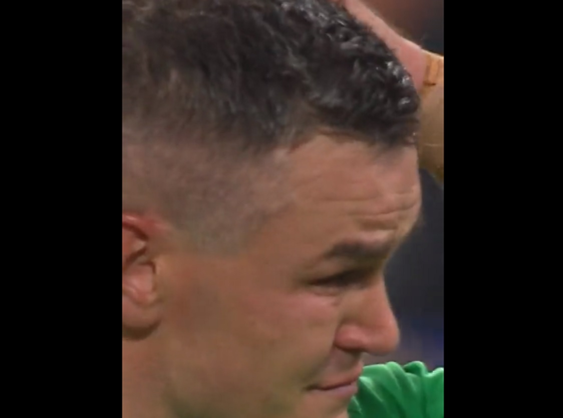 VIDEO – En larmes, Jonathan Sexton se fait consoler par son fils : “Tu es toujours le meilleur papa”