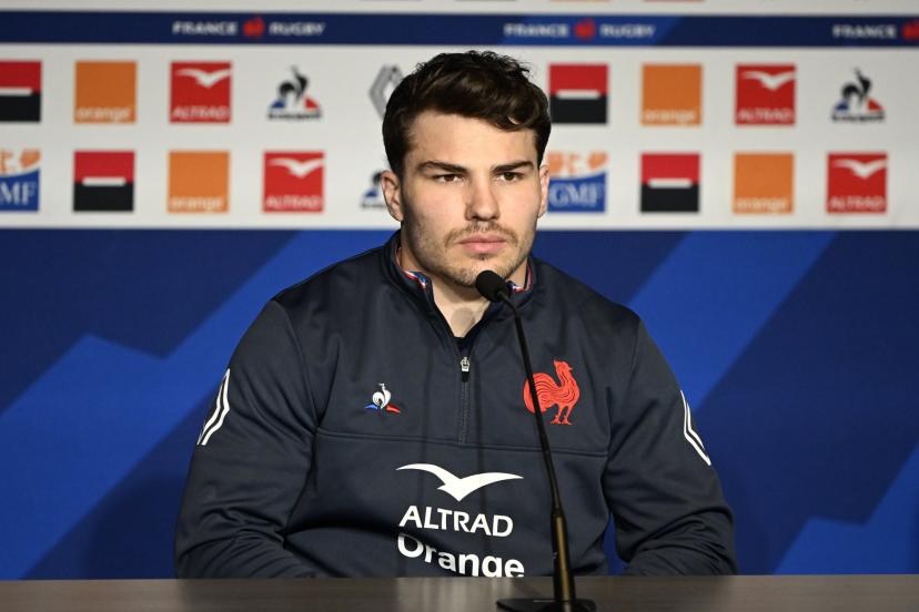 Antoine Dupont : “Ce que pensent les journalistes ou les chroniqueurs de mes prestations, ça m’importe peu”