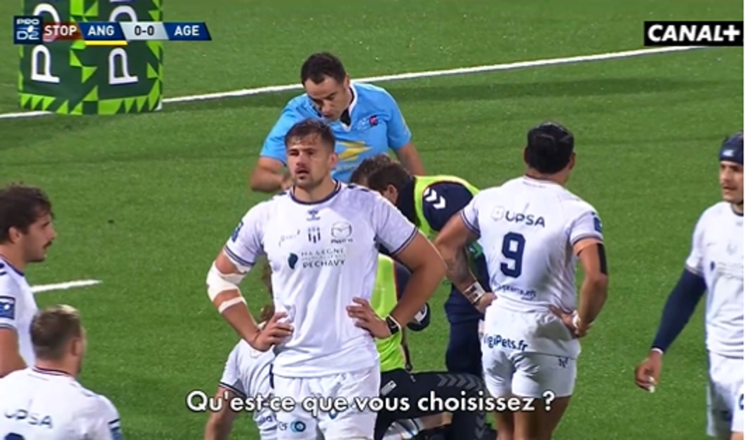 VIDEO : Quand un joueur du SU Agen se fait humilier par l’arbitre pour simulation !