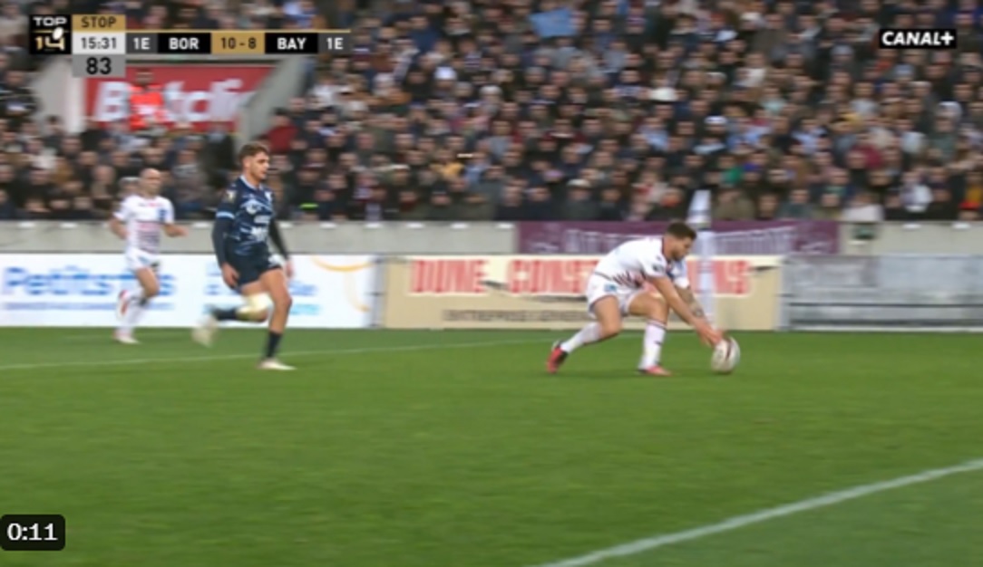 VIDEO : La grosse boulette de Matthieu Jalibert qui offre un essai à Bayonne !