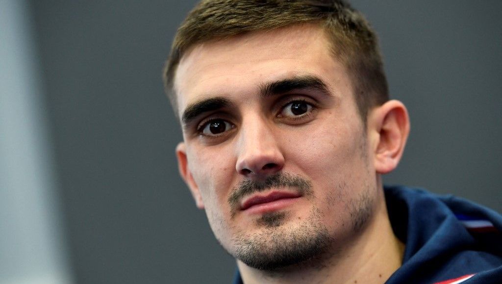 Thomas Ramos en admiration devant l’un de ses coéquipiers après la victoire bonifiée contre Bath