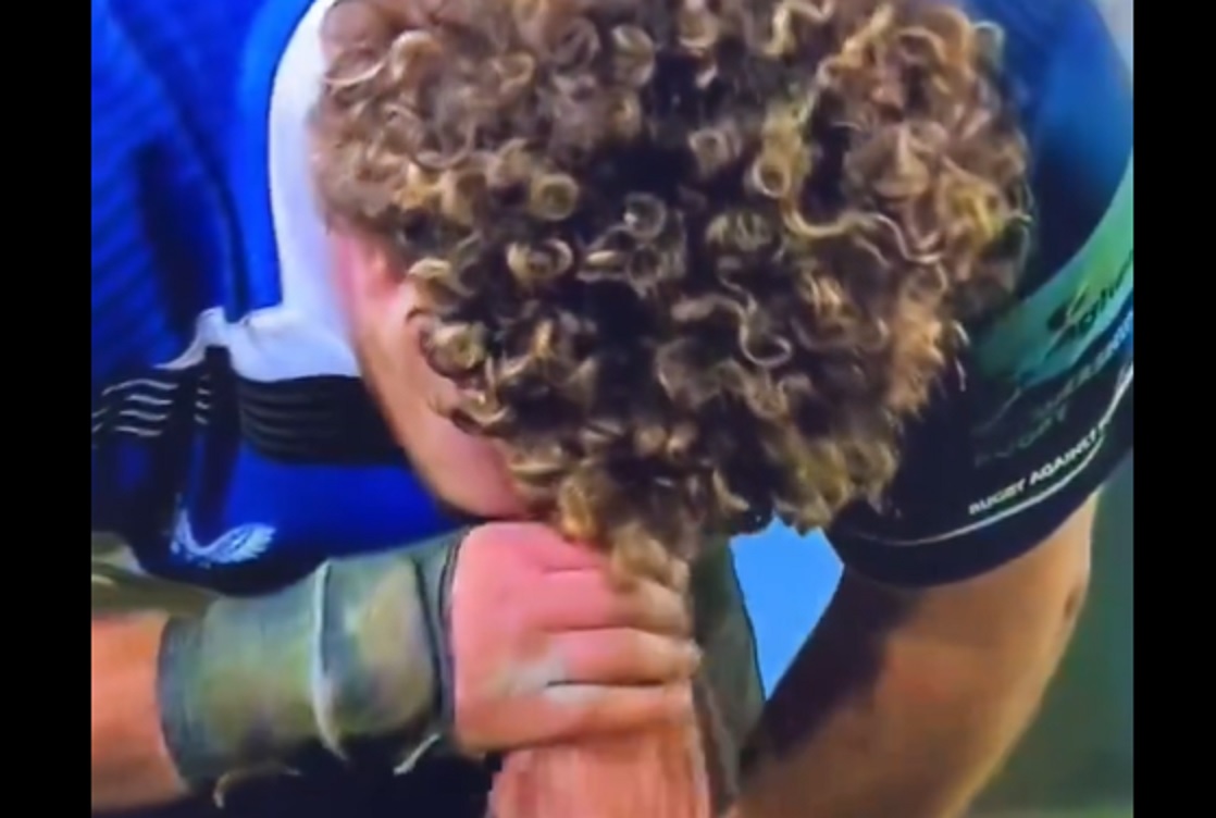 VIDEO : Un joueur de Bath vomit un geyser sur la pelouse !