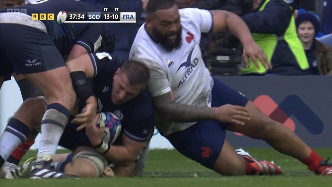 VIDEO : Uini Atonio échappe au carton rouge contre l’Ecosse !