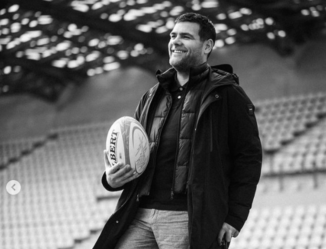 Matthieu Lartot se dévoile avec sa prothèse