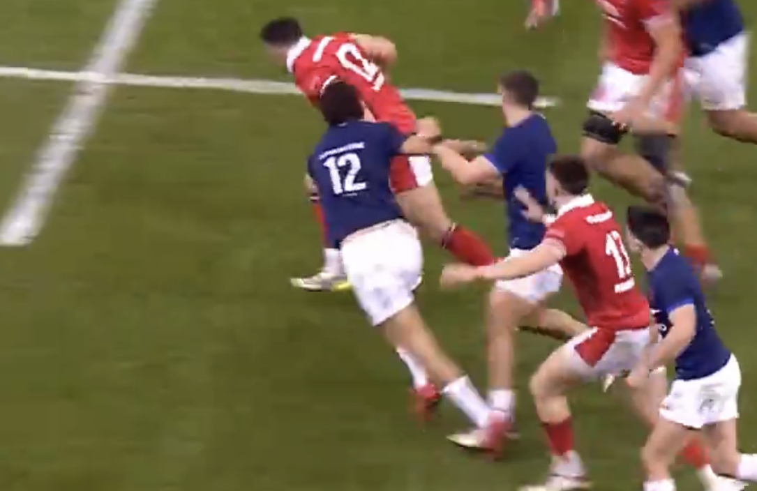 VIDEO : Nicolas Depoortere se fait aspirer par l’attaque Galloise !