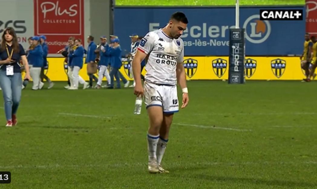 VIDEO : Quand Barnabé Couilloud cherche sa dent sur la pelouse