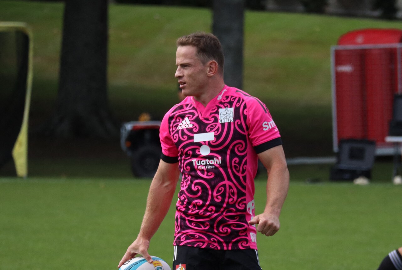 Brad Weber : “Leicester Fainga’anuku, il est taillé parfaitement pour le défi français avec sa dimension physique”