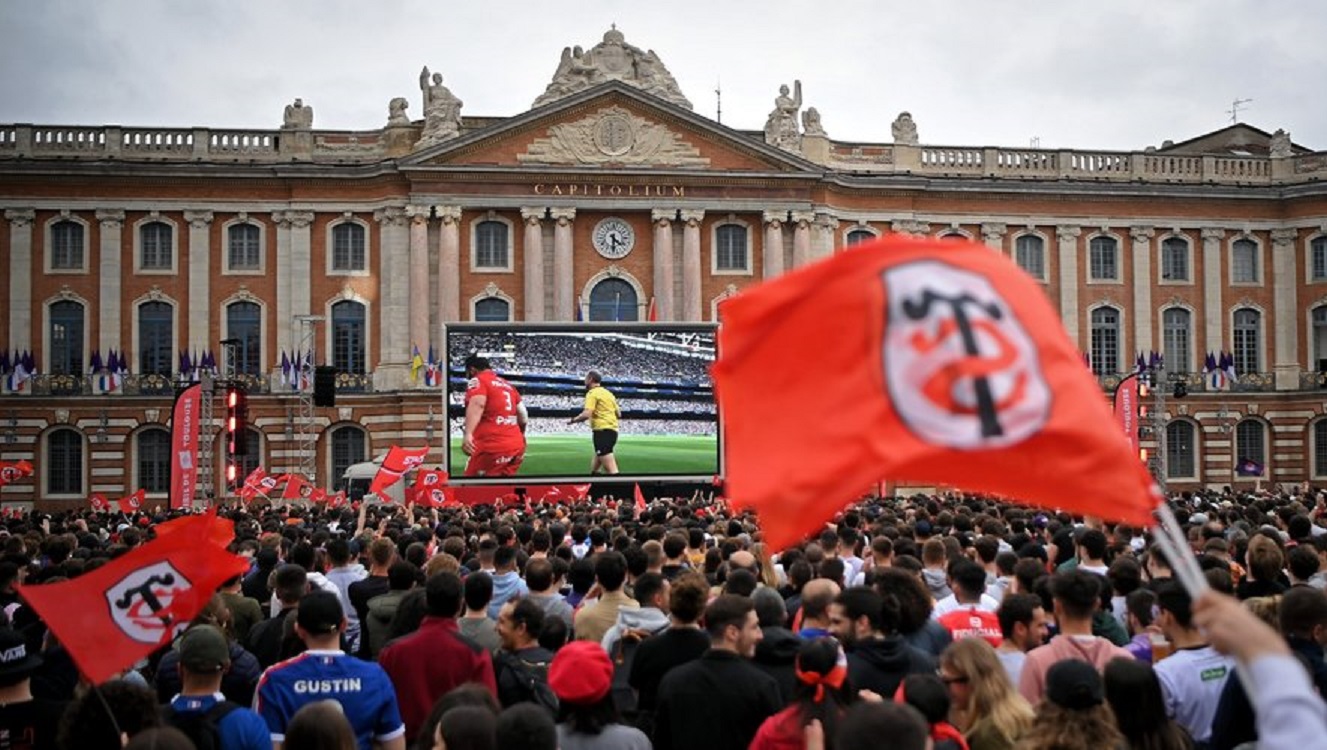 La colère des supporters du Stade-Toulousains présents sur la place du Capitoles !