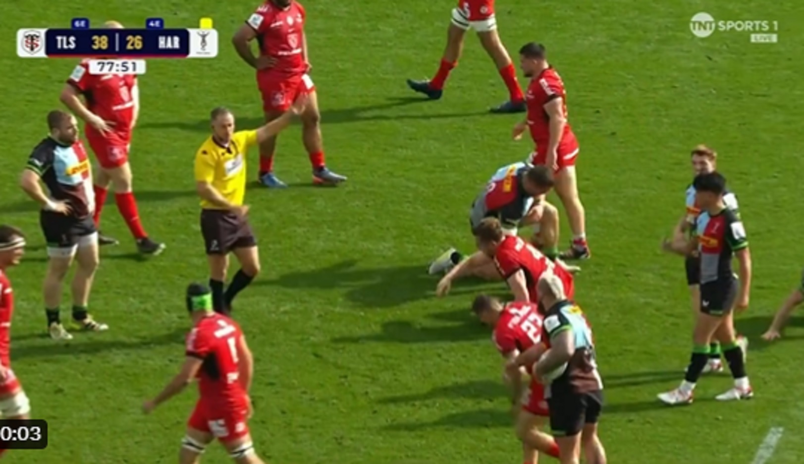 VIDEO : Le geste totalement absurde de Joe Marler sur Thomas Ramos en plein match !