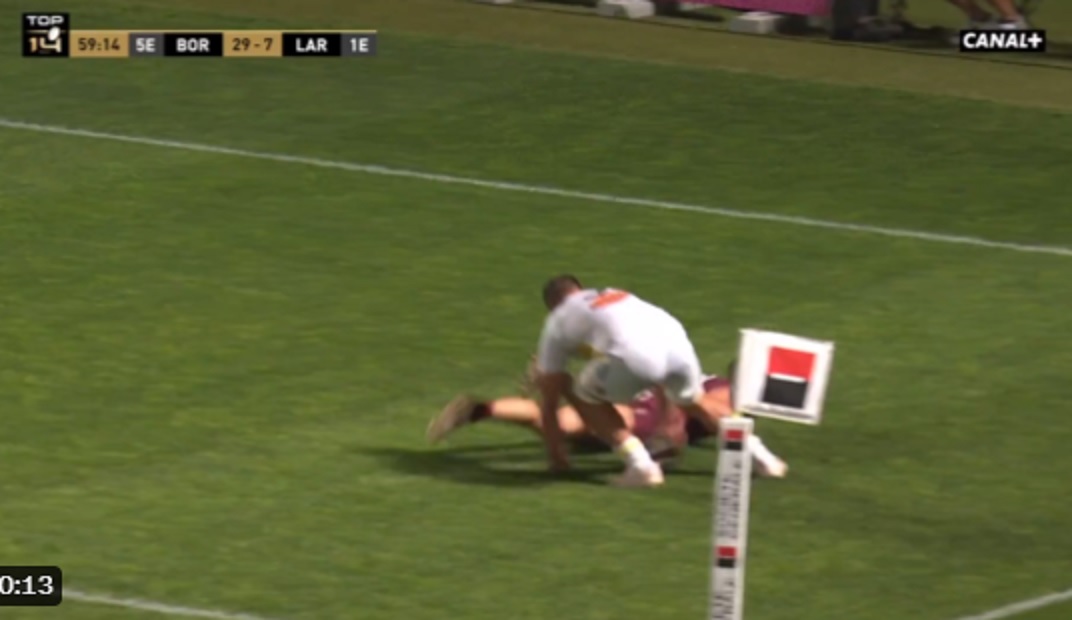 VIDEO : L’essai complètement fou de Damian Penaud qui coiffe sur le poteau Grégory Alldritt !