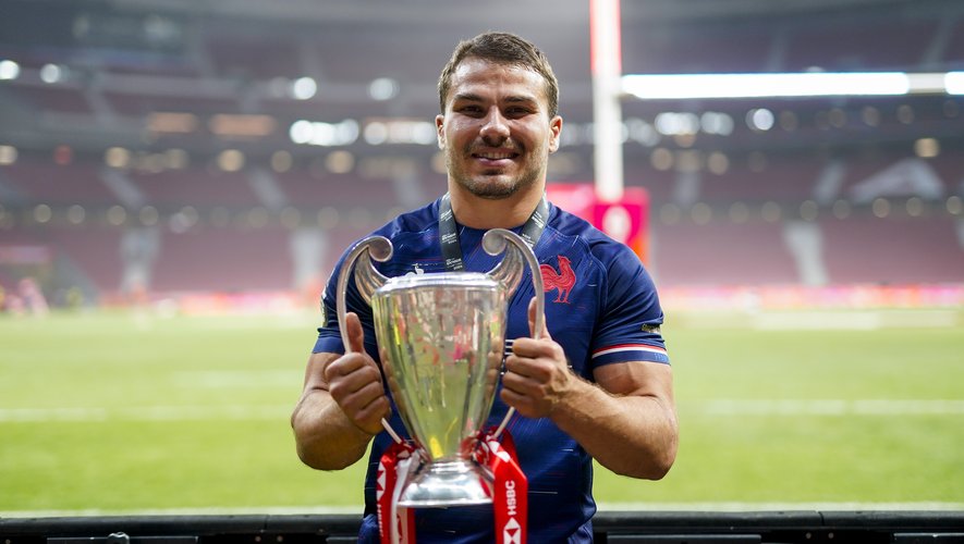 Antoine Dupont réagit après la victoire à Madrid