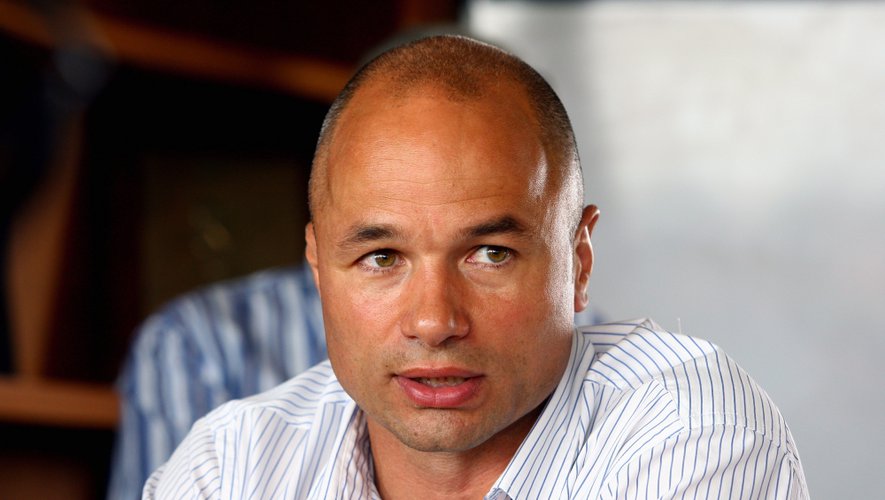 Sylvain Deroeux tire la sonnette d’alarme : “Les mecs se mettent sur le toit jusqu’à 5 heures du matin !”