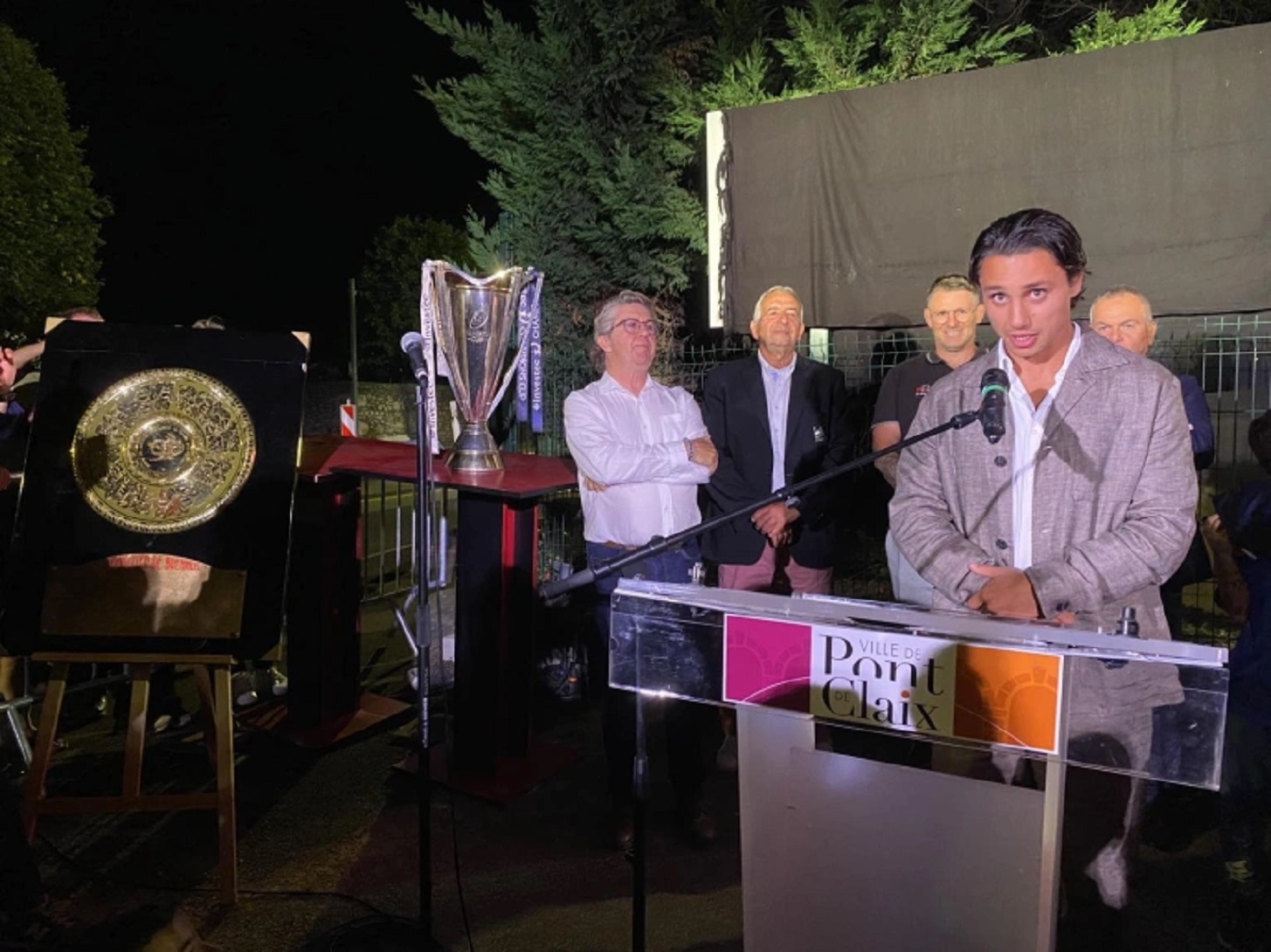 Ange Capuozzo ne sait pas s’il mérite réellement d’avoir un stade de rugby à son nom