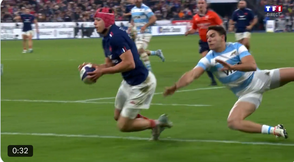 VIDEO : Louis Bielle-Biarrey foudroie la défense Argentine et marque un incroyable essai !