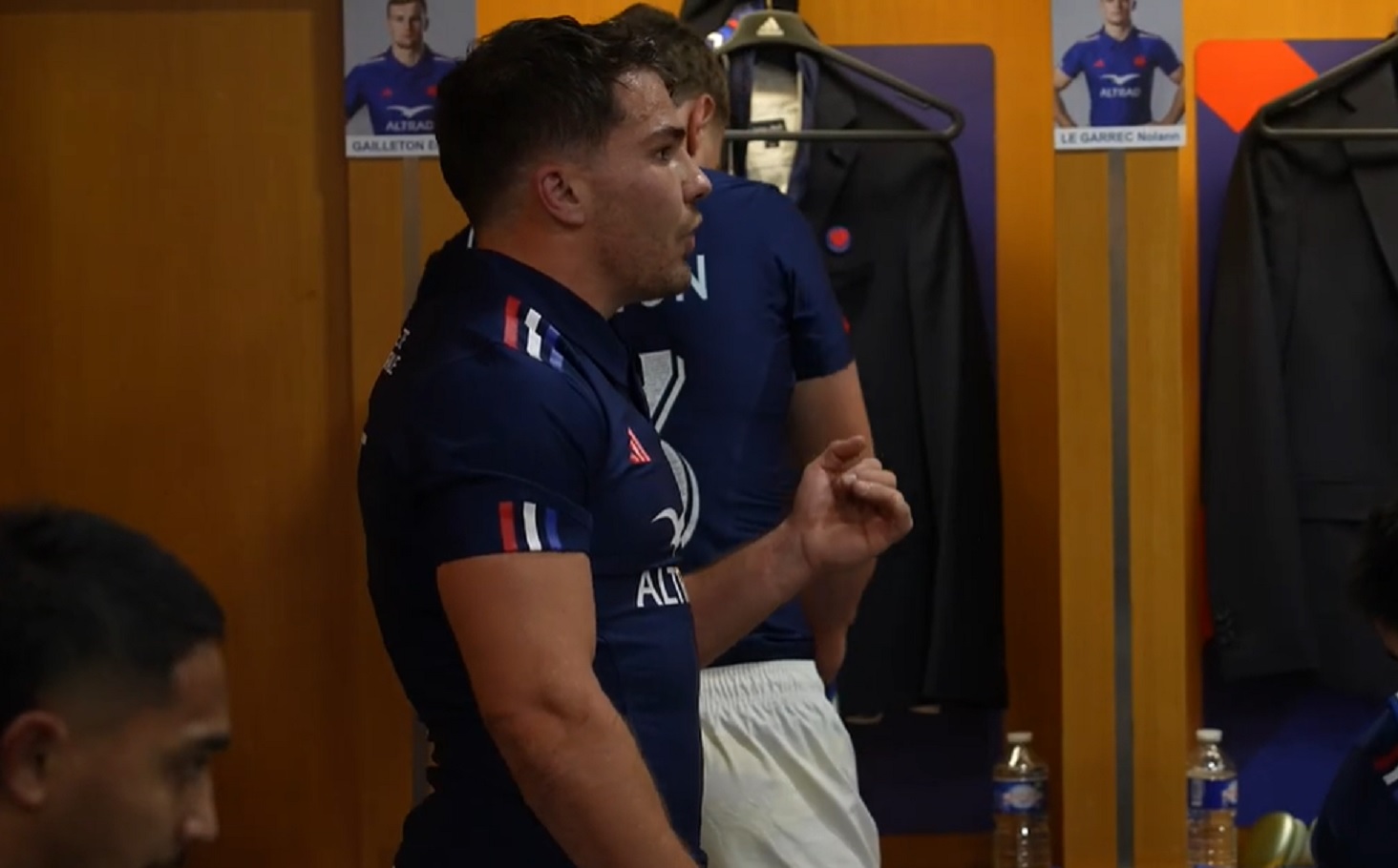 VIDEO : Les discours puissants de Dupont et Fickou à la mi-temps contre les Blacks : “S’il vous plait les gars !”