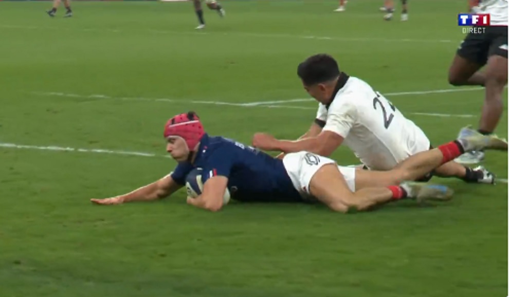 VIDEO : L’essai totalement hallucinant de Louis Bielle-Biarrey qui grille la défense Néo-Zélandaise !