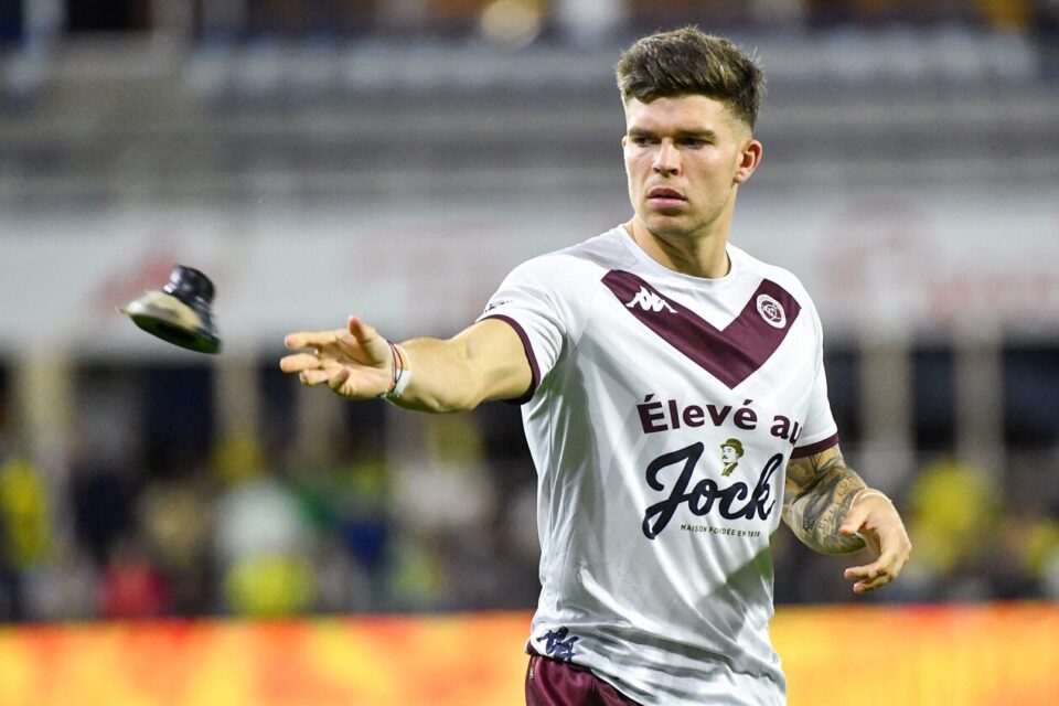 Matthieu Jalibert exprime son mal-être et peste contre ses détracteurs !