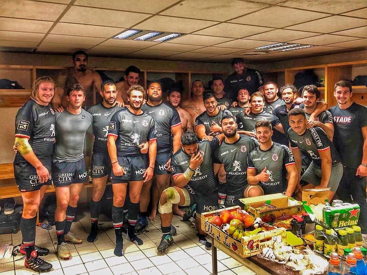 Découvrez pourquoi les joueurs professionnels engloutissent de grosses quantités d’aliments après un match