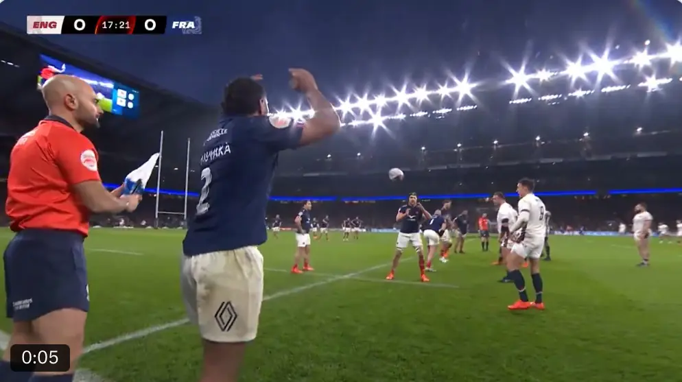 Peato Mauvaka brise le silence après son buzz et son lancer en touche insolite