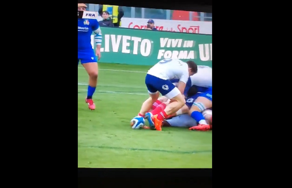 VIDEO POLEMIQUE : Antoine Dupont fait-il en-avant ?