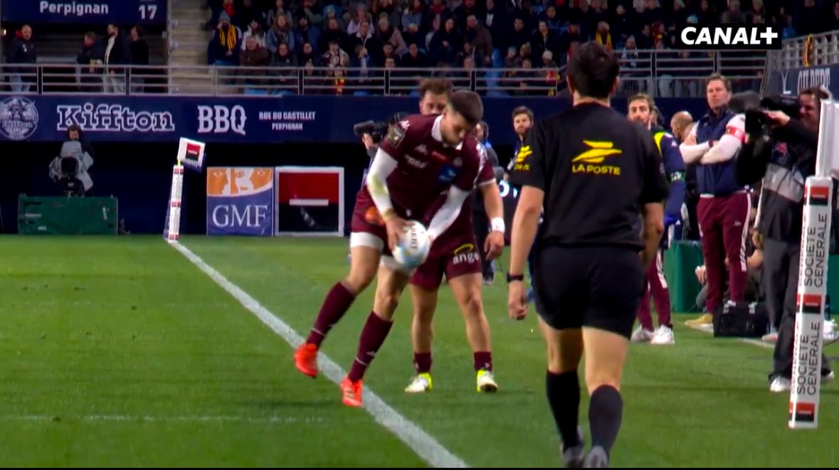 VIDEO : Matthieu Jalibert a-t-il véritablement réussi à sauver cette touche ?