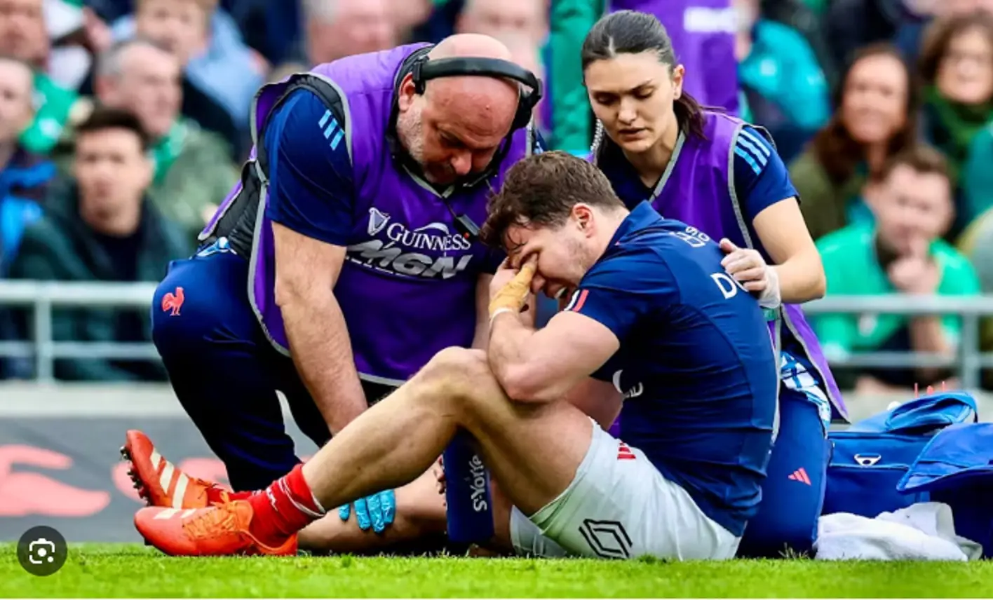 Ce médecin du sport a tout de suite compris que Dupont souffrait d’une grave blessure : Explications !