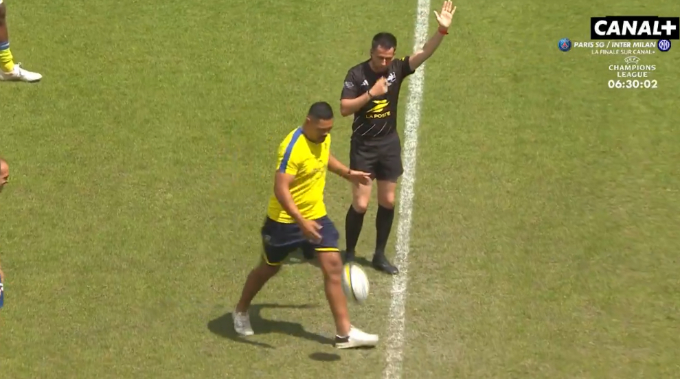 VIDEO : Quand Fritz Lee donne le coup d’envoi fictif du match Clermont / Paris !