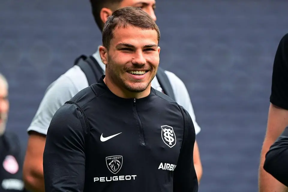 Antoine Dupont, Léon Marchand et Bigflo & Oli entrent dans le capital d’un club de sport !